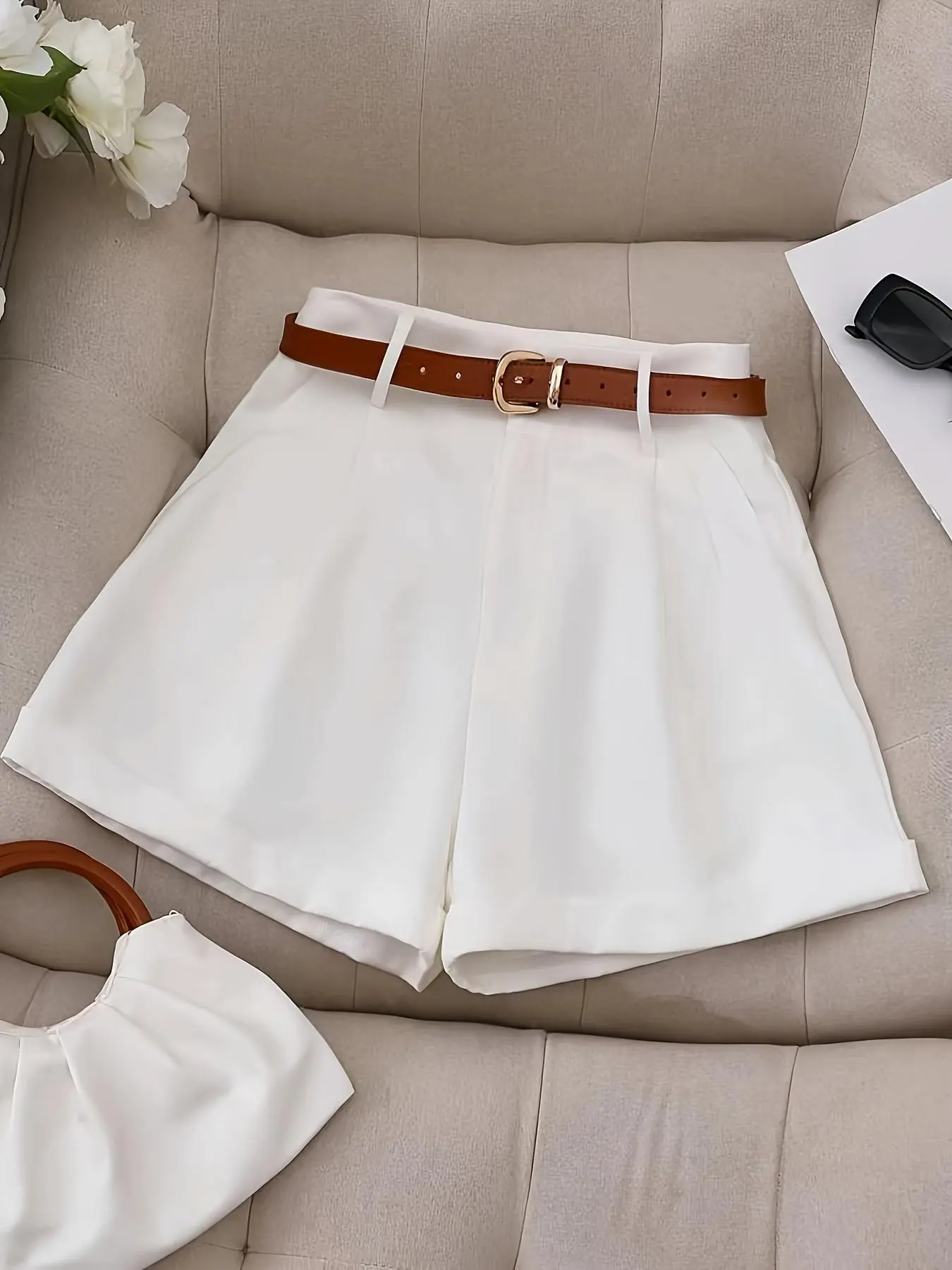Women's Solid Color Shorts with Belt, Casual Fashion Shorts for Daily Wear, Ladies Bottoms for Summer