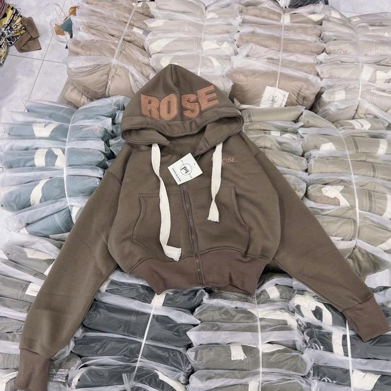 ÁO KHOÁC NỈ DỆT FORM VỪA THÊU CHỮ ROSE FULL NÓN 4 TÚI + size từ 38kg-65kg vừa Nữ Women Top