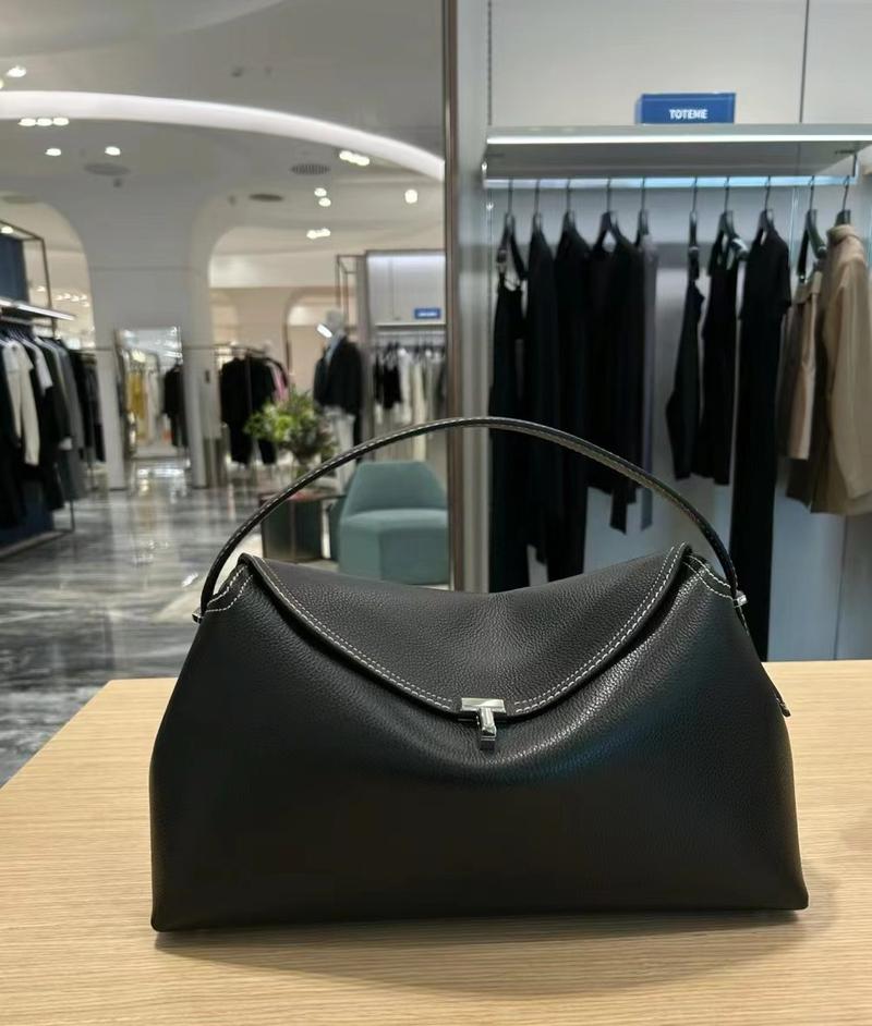 Product Introduction of Swedish Savi Same Style High-Grade Commuter Bag Large Capacity Shoulder Messenger Bag Niche Handbag Underarm Bag Women 2