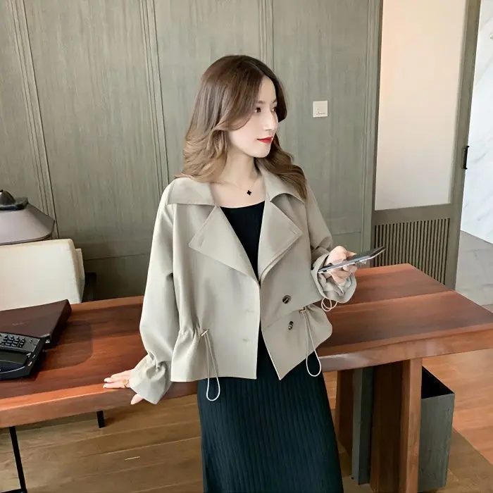 Nữ thần của áo khoác trench với dây rút từ phong cách Hàn Quốc của áo khoác nữ mới là một chiếc áo khoác nhỏ, nấu chín nhẹ. 0