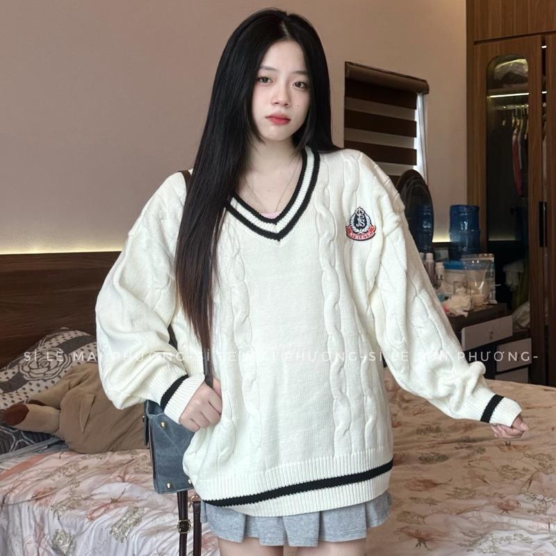 Áo Len Sweater Cổ V logo Huy Hiệu Trắng