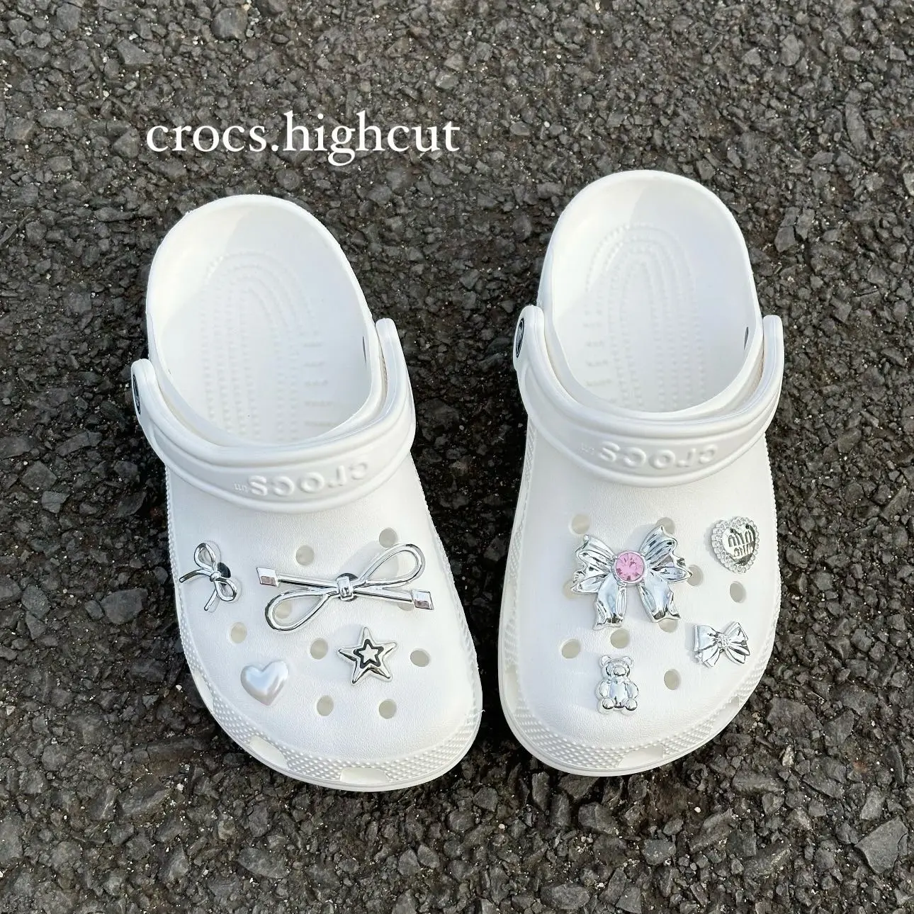 Set sticker Nơ Xinh phối cùng dép sục, Cờ Rốc ( Không có dép)