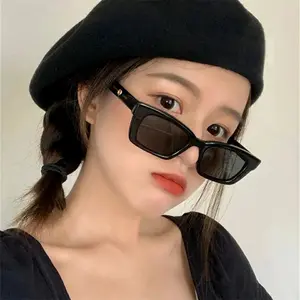 Kacamata Hitam Persegi Panjang Lubang Pria Wanita Gaya Rectangle Sunglasses Eyewear dengan Lensa Polikarbonat UV Protection dan Anti-Reflektif Bahan Bingkai Plastik Hitam Abu-abu Coklat Leopard dan Beige