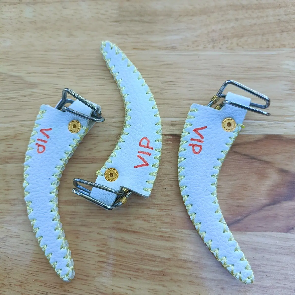 phụ kiện đeo chân gà -việt lai mũi thẳng hàng sịn (chất liệu thép nhật+ bao gia trắng) gọng băng Thới
