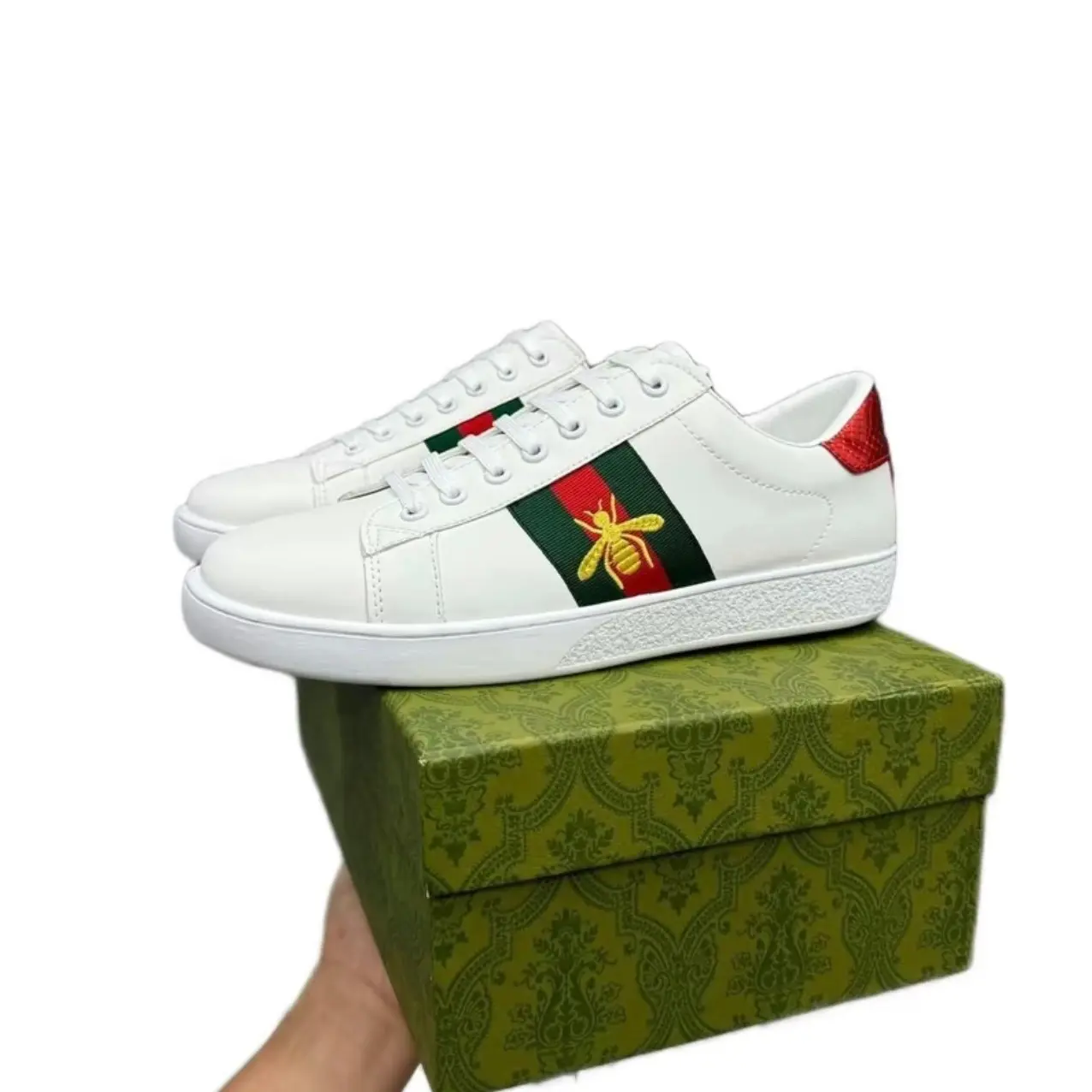 Giày nam ong thêu full size 38-43 hottrend