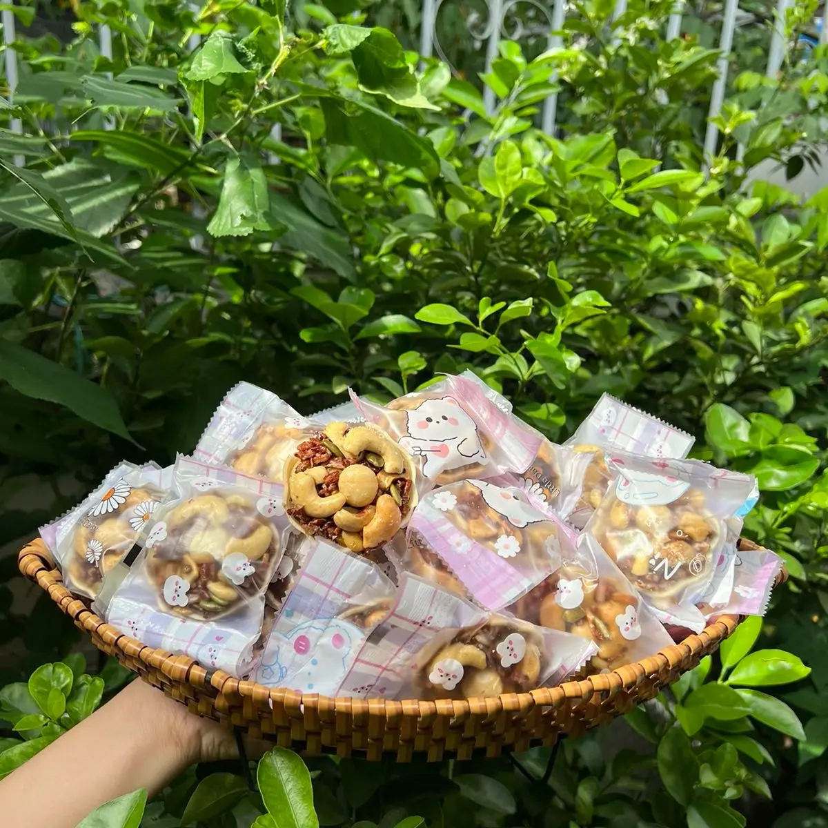 Bánh Hoa Mai hạt dinh dưỡng thành phần từ các loại hạt dinh dưỡng - Ăn Vặt Snack bánh  ăn Food