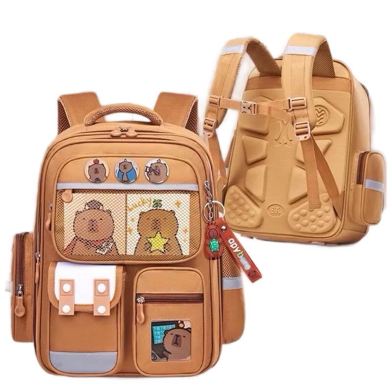 [Size To Lớp 3 Đến 6 Tặng Móc Khoá, Huy Hiệu,Thẻ] Balo Chống Gù In Hình Capybara Kuromi Hot Hit Tiểu Học 3D Nổi Chất Liệu Chống Thấm Nước Cho Bé