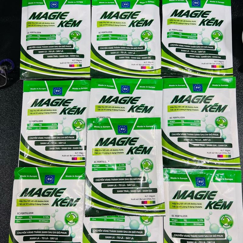 10 gói Phân Bón Lá Magie Kẽm nhập khẩu Ba Lan. Chuyển Vàng Thành Xanh. Giúp Xanh Lá, To Lá, Dày Lá. Xanh Trái, Xanh Gai. 1 gói 50G pha 200 Lít nước phun qua lá