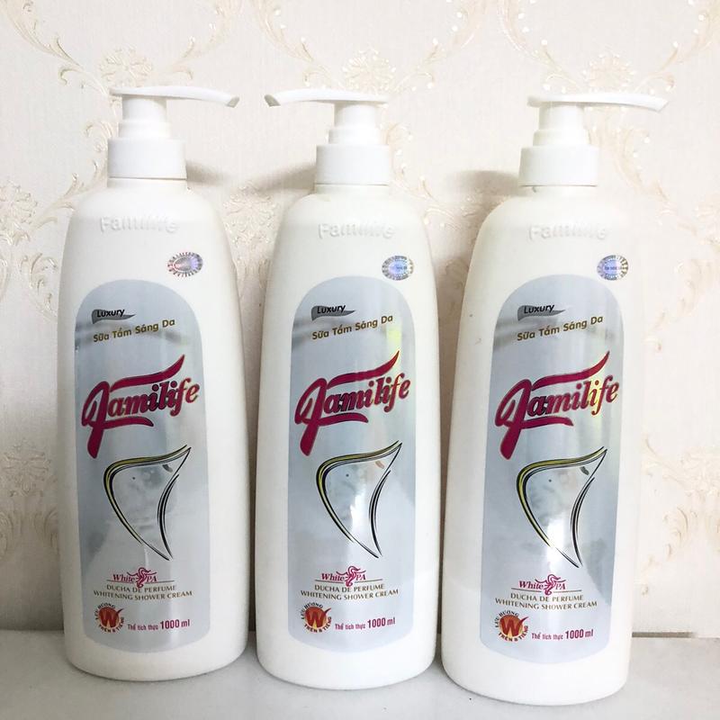  Combo 3 chai sữa tắm  familife mỗi chai 1000ml mùi hương ngọt ngào dễ chịu Dưỡng Body 