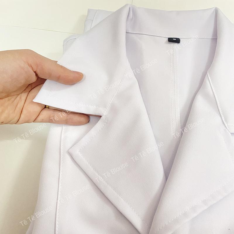 Áo Blouse Nam Nữ Cộc, Dài Tay Dáng Ngang Gối Cao Cấp, Vải Co Giãn, Không Nhăn dùng làm quà tặng cho Bác sĩ, có thêu tên theo yêu cầu - Màu trắng 2