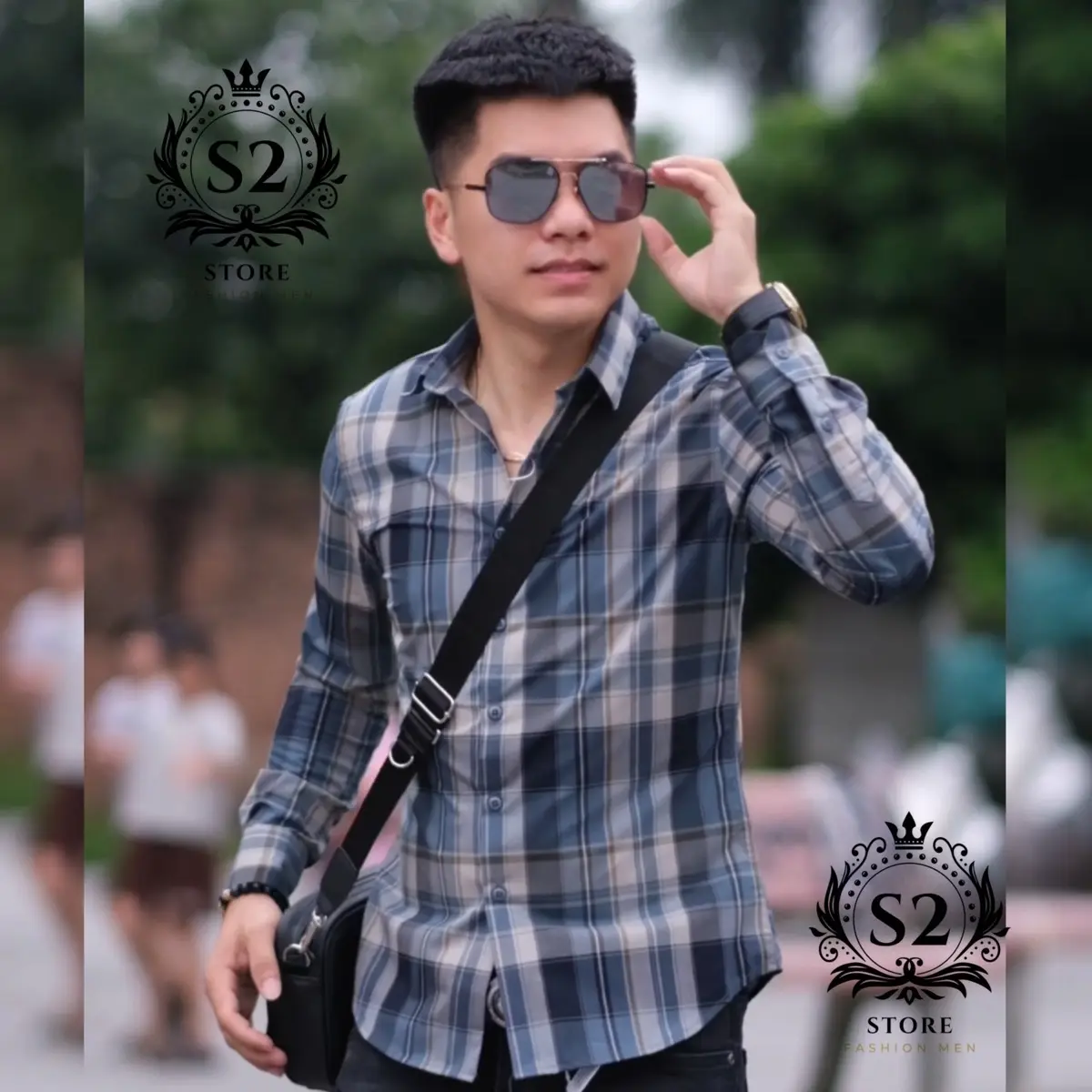 Áo Sơ Mi Sọc Caro Xanh Phối Trắng Vải Lụa Mềm Mịn Nam Menswear Shirt Cổ Tròn Kem Có Cổ Kate