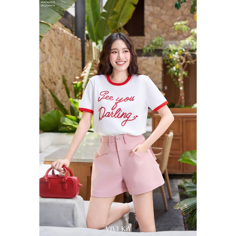 VIVIKA - Áo thun cổ tròn chữ thêu, Quần short dáng A túi sau đắp hộp - VKAO00510 VKQS00414 Nữ Women Top Cotton 3