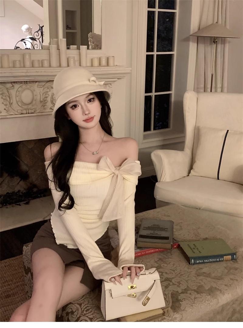 Product Introduction of Trang Phục Mùa Đông Cho Nữ, Kiểu Trễ Vai, Dài Tay, Áo Phông, Hoàn Hảo Cho Năm Mới 21