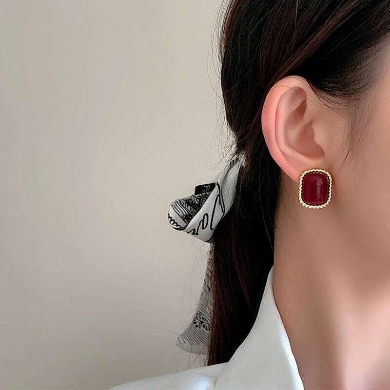 Vintage Dripping Oil Wine Red Retro Stud Earrings For Women Korean Pearl wer Heart Shape Geometric Earring High Sense Jewel 4