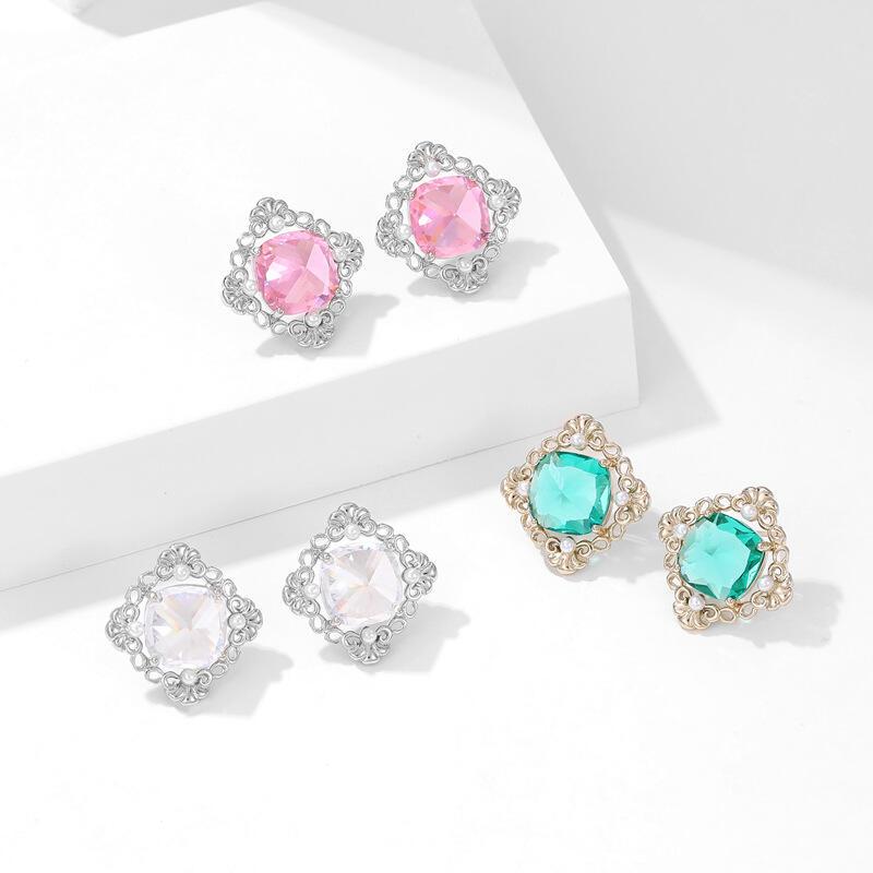 Product Introduction of Silver  high-end with French pattern hollow out for women, niche daily minimalist temperament earrings 15
