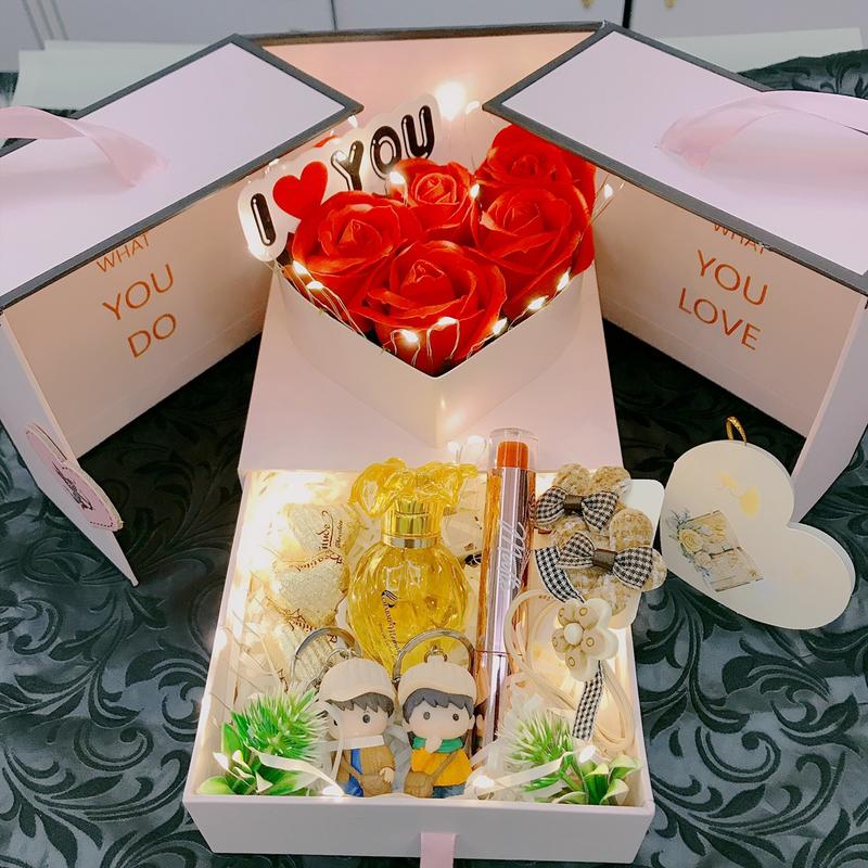 (Ảnh Thật) QUÀ TẶNG SINH NHẬT - Nước hoa, son môi, hộp quà, hoa sáp, móc khoá, Socola, kẹp tóc, dây buộc tóc, thiệp, đèn nháy. Tặng Túi đựng 0