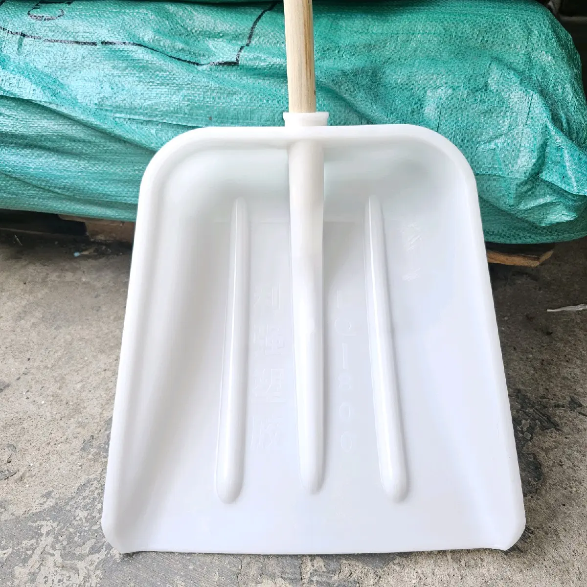 Xẻng nhựa cỡ đại nhập khẩu rất bền và chắc chắn. Chuên dụng xúc nông sản, hải sản