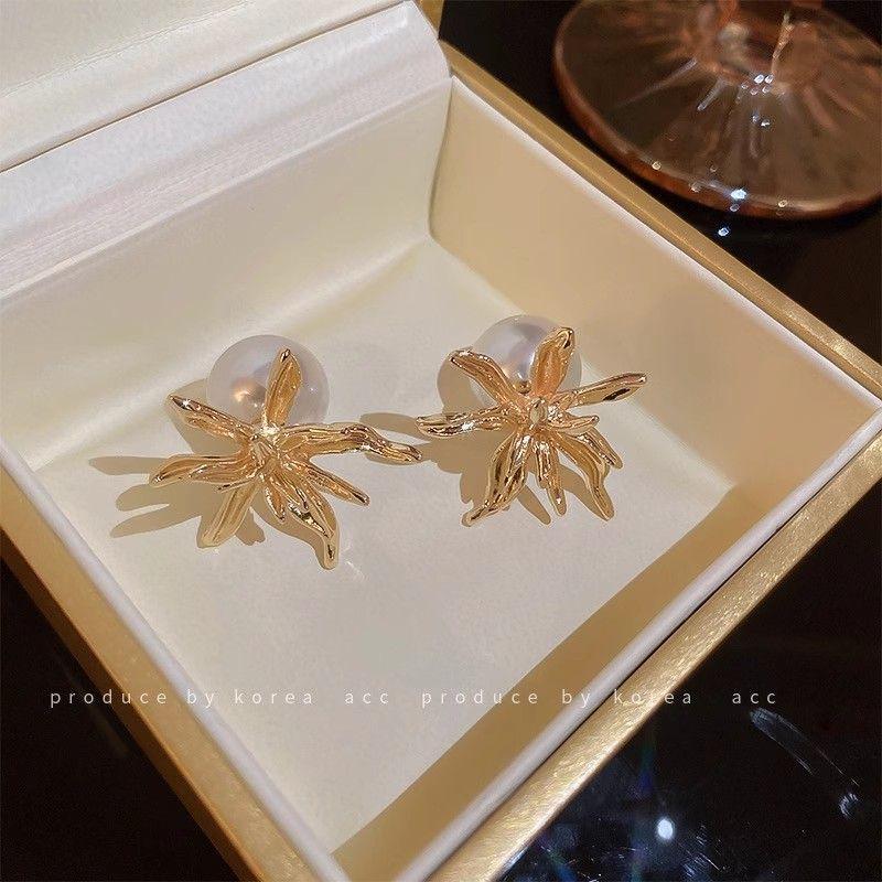 Product Introduction of Silver Needle Pearl Flower Two-Way Earrings Korean Niche Design Retro Stud Simple Versatile Earrings for Women 5