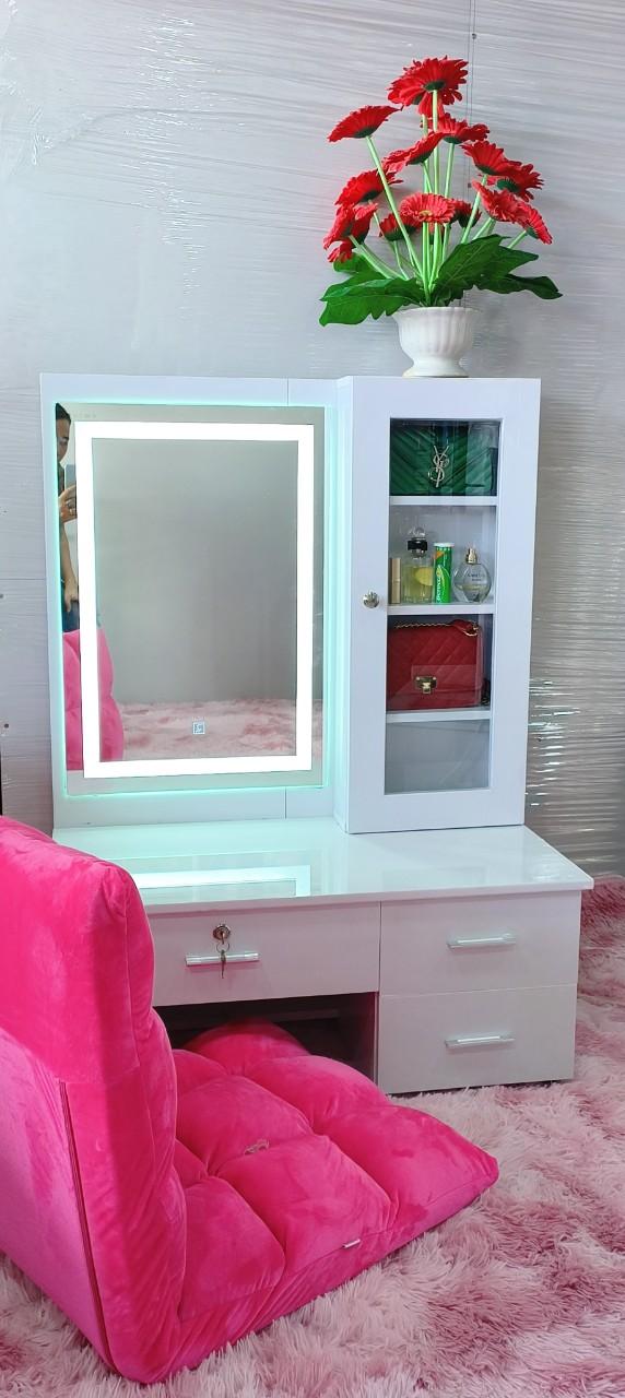 Product Introduction of Bàn Trang Điểm Ngồi Bệt 7 ngăn - Tích Hợp Gương và Đèn Led 3