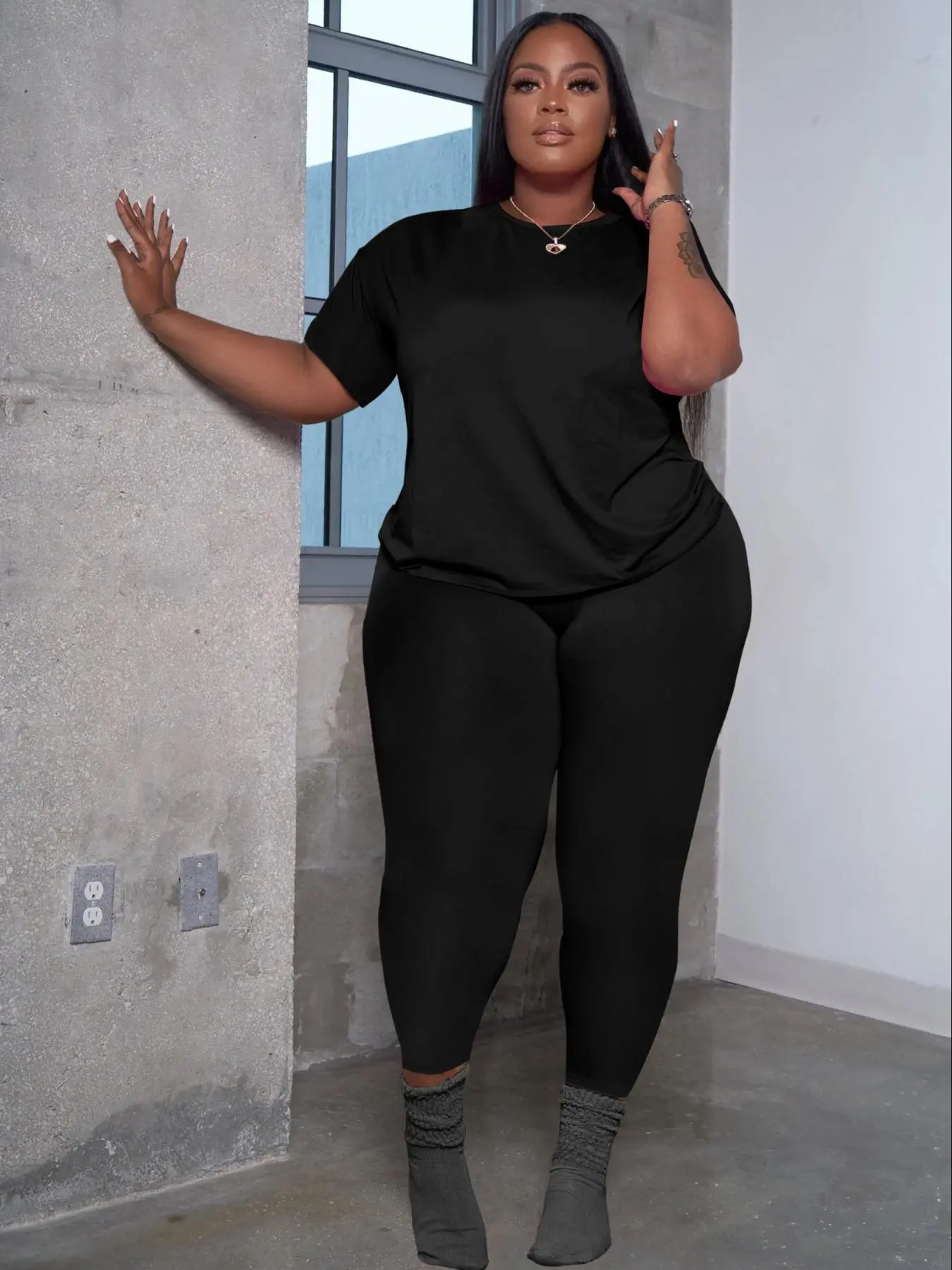 【Plus Size】 Two Piece Set Solid Short Sleeve Tee & High Waist Skinny Pants Set, Casual Round Neck T-shirt & Elastic Waist Leggings for Daily Wear, Women's Soft Polyester Lounge Outfits for Summer