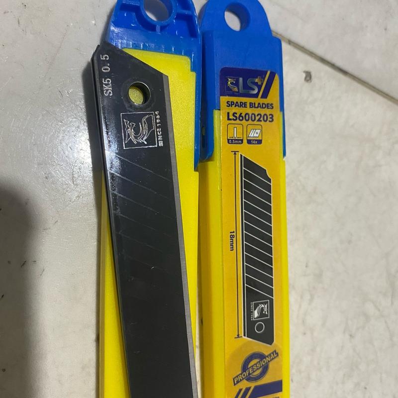 3 Hộp 30 lưỡi dao rọc giấy LS lớn thép sk5 cao cấp lưỡi dao đen sắt bén cứng cáp