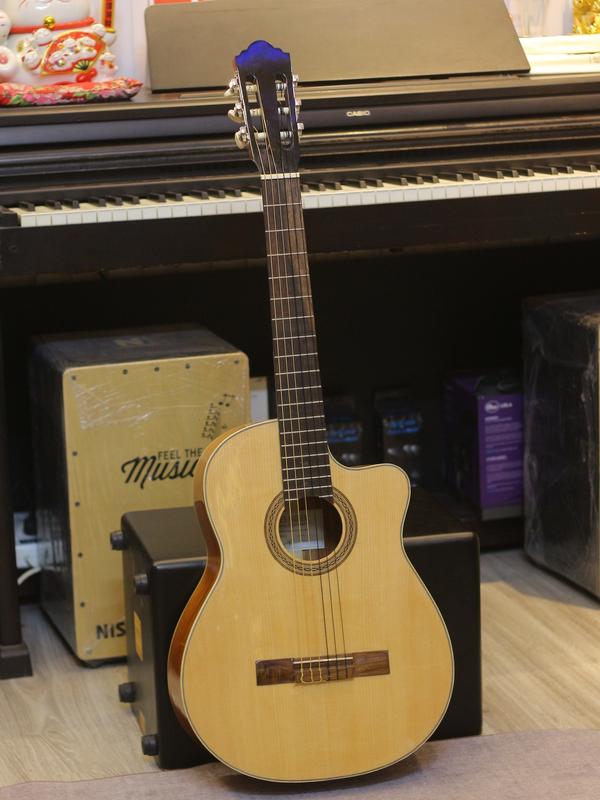 Đàn Guitar Classic Full Solid C-01CS - dây nylon - dáng khuyết - kèm bao da, kẹp capo, bộ dây dự phòng, pick gảy, ti chỉnh cần