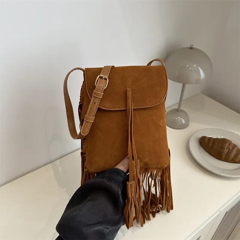 Túi Da Mềm Cho Nữ, Thiết Kế Độc Đáo Kiểu Tua Rua, Túi Đựng Điện Thoại Di Động Túi Đeo Vai Nữ, Túi Vuông Nhỏ Phong Cách Hồng Kông Cổ Điển túi Messenger Bộ Sưu Tập Thu Đông 2024 Bag Tote