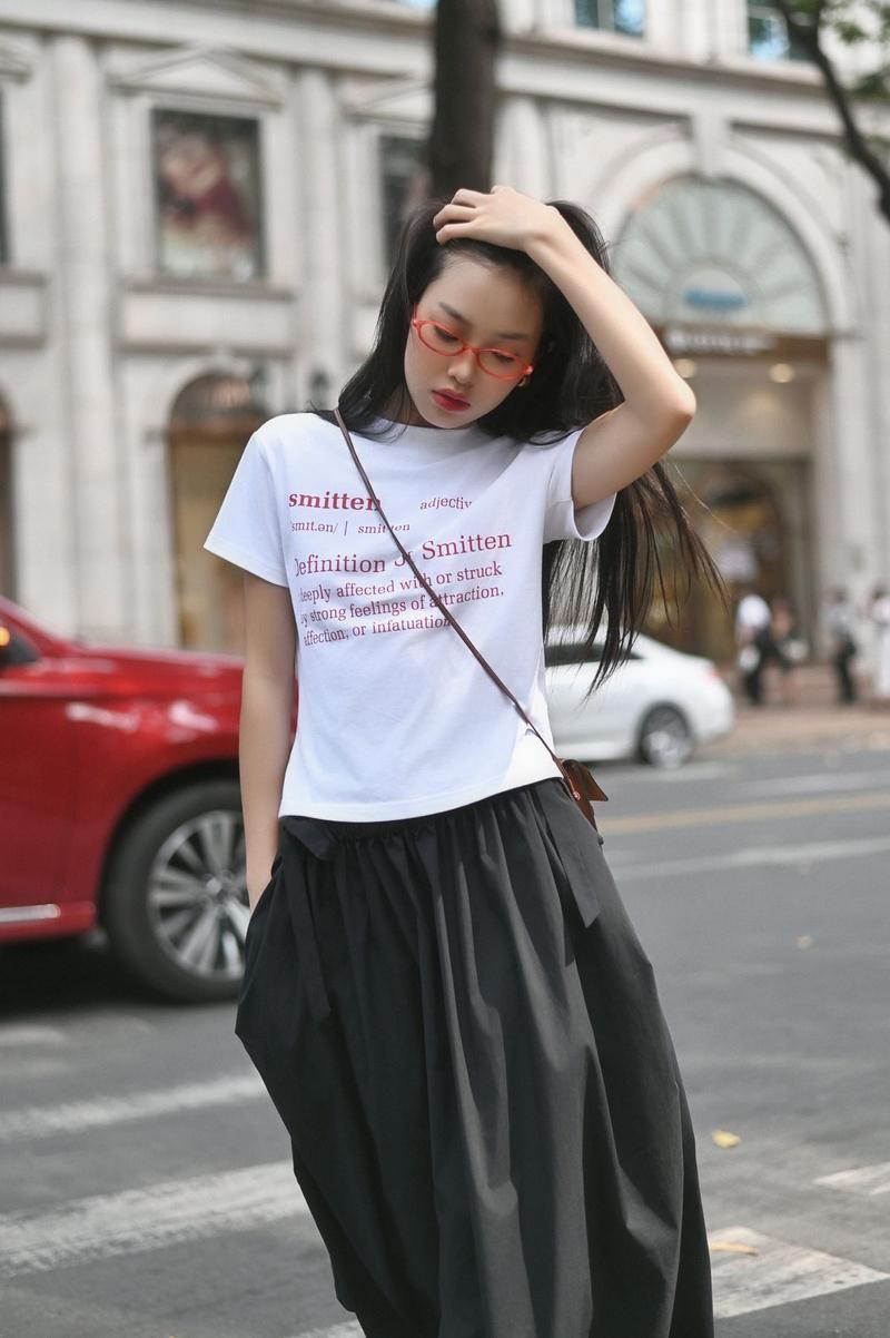 Product Introduction of OLALASTUDIO Áo thun Baby Tee White/Black in họa tiết chữ 8