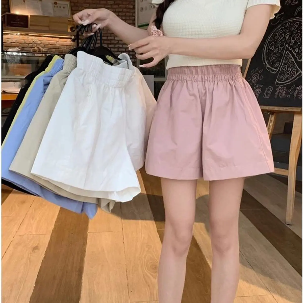 Quần Đùi Sooc nữ ống rộng cạp chun sau co giãn chất vải mềm mát - Quần short ngắn vải gió nhẹ tôn dáng mặc ở nhà Đi biển thể thao xᶖnh Ong Women