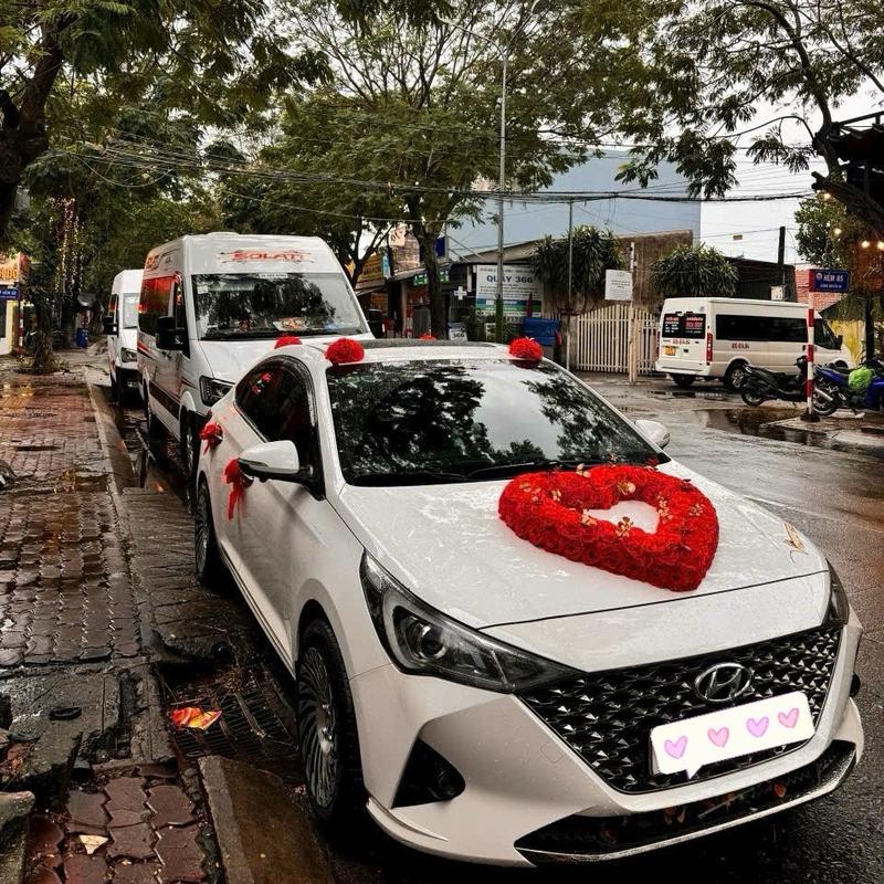Hoa Giả Trang Trí Xe Cưới 1