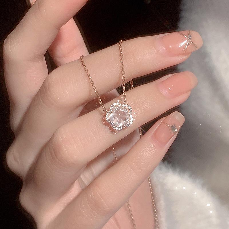 Product Introduction of Romantic Pink Crystal Peach Blossom Necklace, Women's High End, Light Luxury, Niche Pendant, Clavicle Chain, New Versatile Style 5