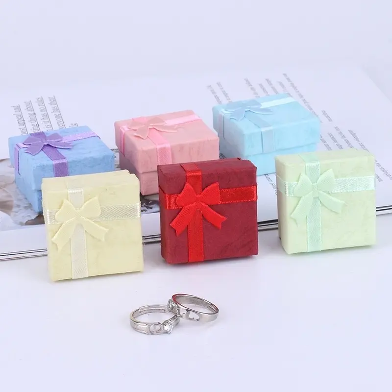 Hộp nhỏ đựng nhẫn nơ ép đủ màu - Hộp giấy đựng quà tặng đính nơ nhỏ 4x4cm