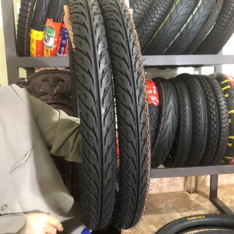 Cặp võ cho wave nhỏ, dream. Hiệu Rocket Thái. Lốp trước 225 lốp sau 250. Kiểu gai ngôi sao 8
