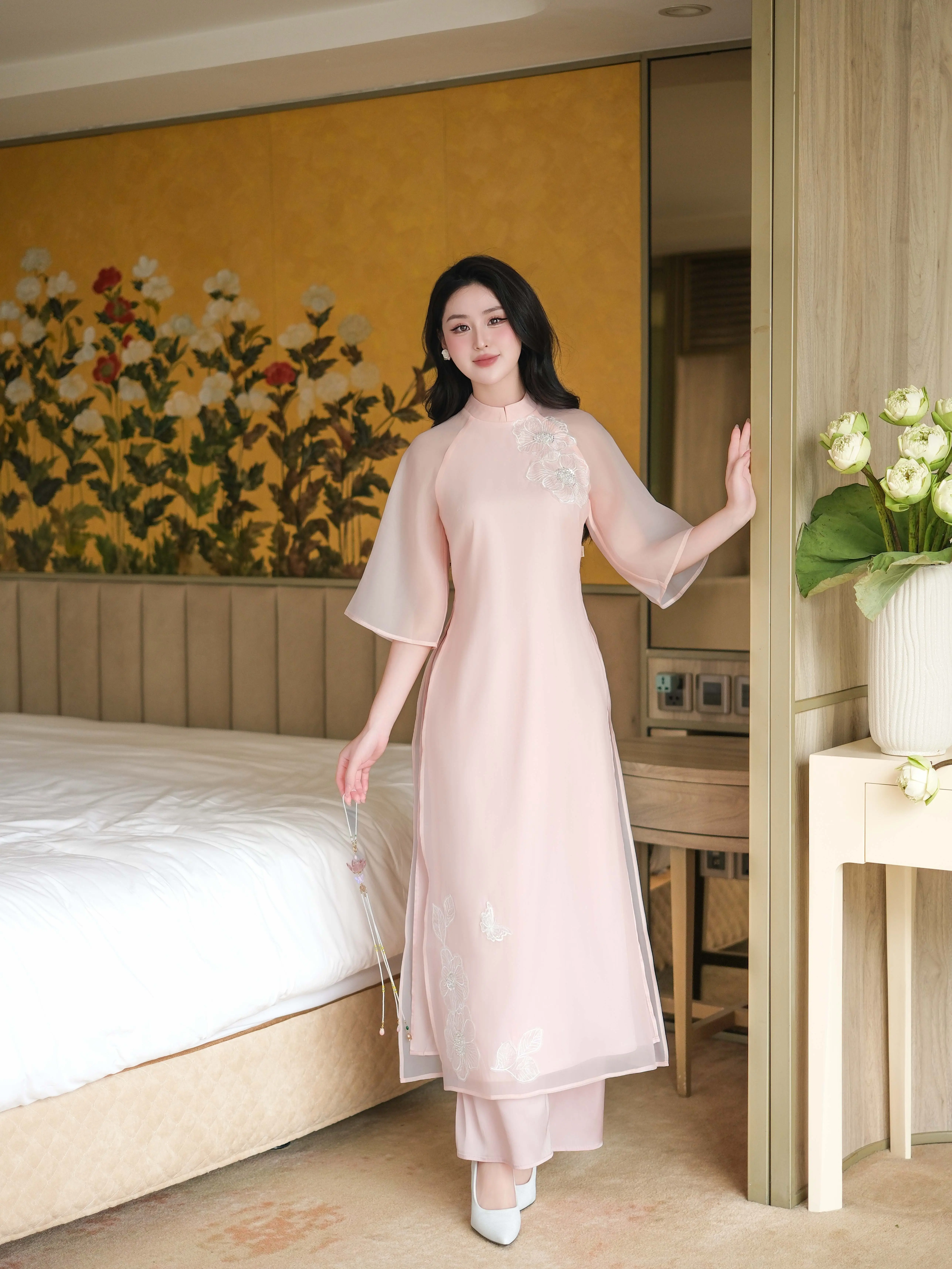 (Tặng kèm quần) Áo dài CHARME CH thêu hoa ren 409010