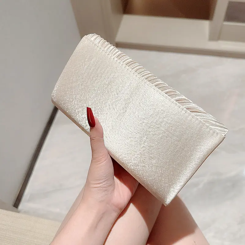 Clutch nữ vải nhún kèm quai xích đeo chéo sang chảnh BAG U CNH16 Kem Women Nhung 3