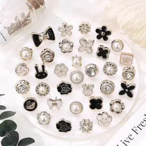 10PCS/Set lucu dan Anti menyimpang kalung bros mutiara pakaian aksesoris tetap Pin Clips