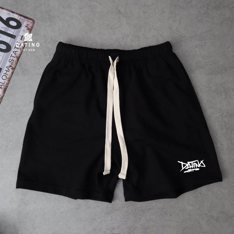 Product Introduction of Quần short nam nữ thun chân cua DATINO Signature cotton da cá chất dày dặn, form rộng mặc trên gối Unisex Menswear 3