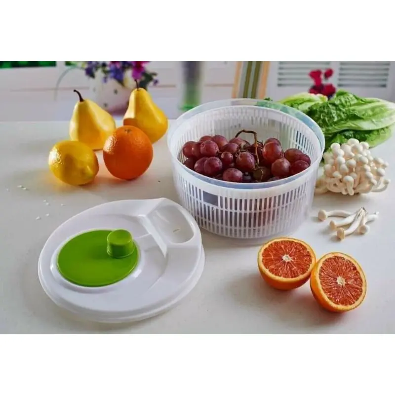 Rổ quay rau có thiết kế gọn gàng giúp quay rau không bị rơi ra ngoài 0
