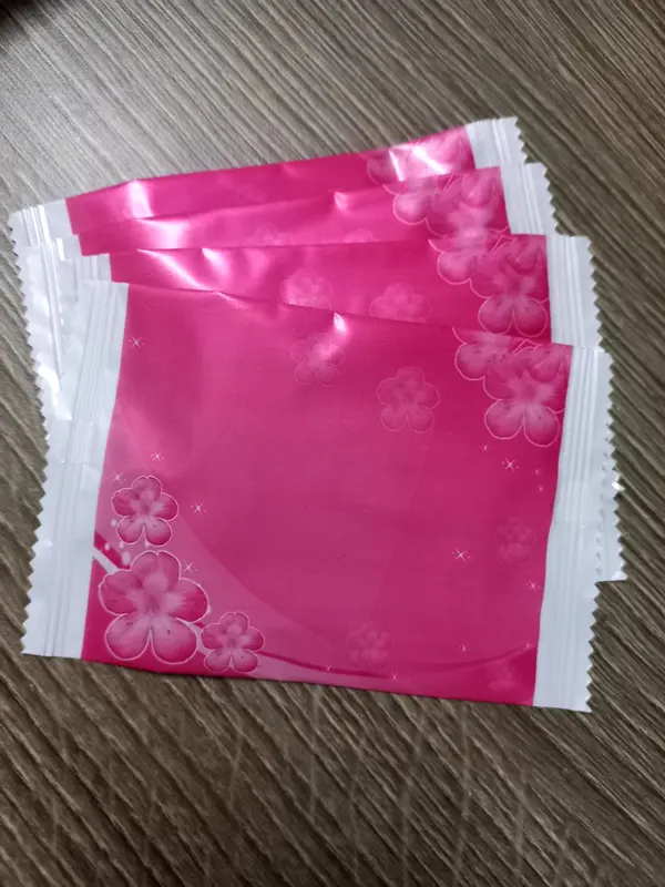 500 cái khăn lạnh, khăn ưởt mini màu hồng 2