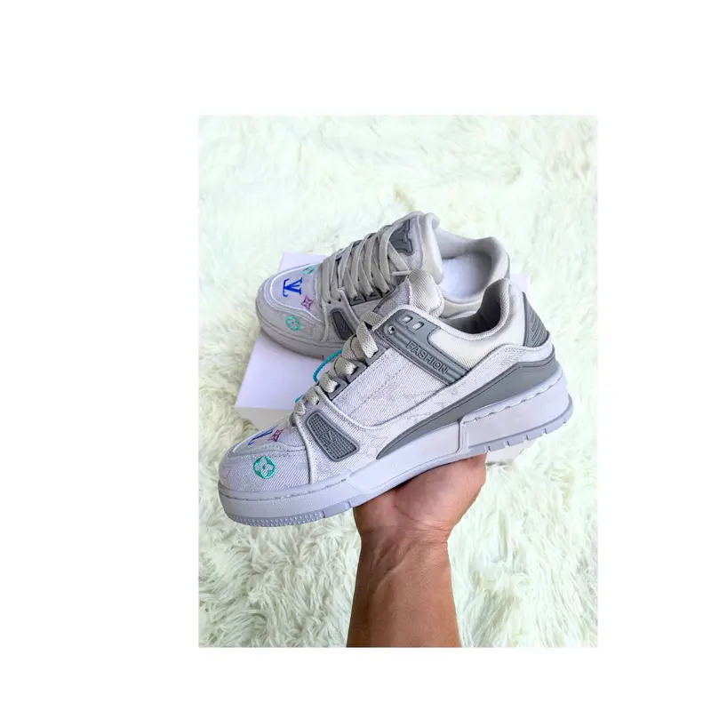 Giày Sneaker TRAIENR Nam - Thiết kế trẻ trung, hiện đại, chất liệu canvas bền đẹp mầu xám và trắng kem 1