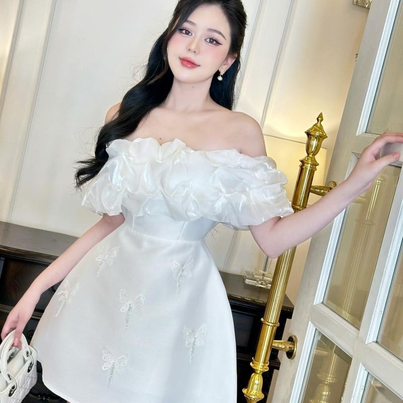  Váy tacta phối tơ trễ vai chân váy đính bướm và đá bling 