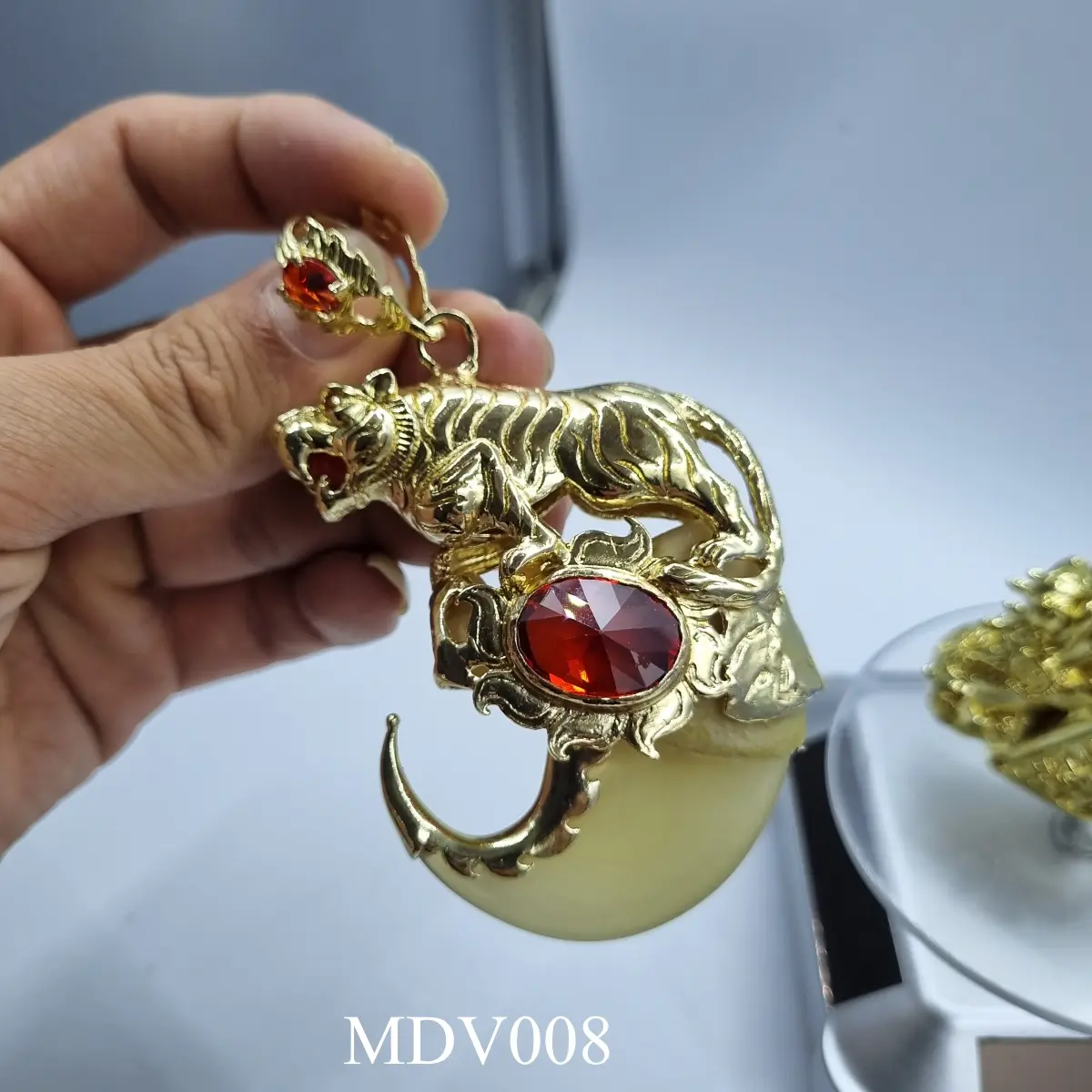 Mặt dây chuyền mỹ nghệ bọc hình hổ bằng đồng MDV008
