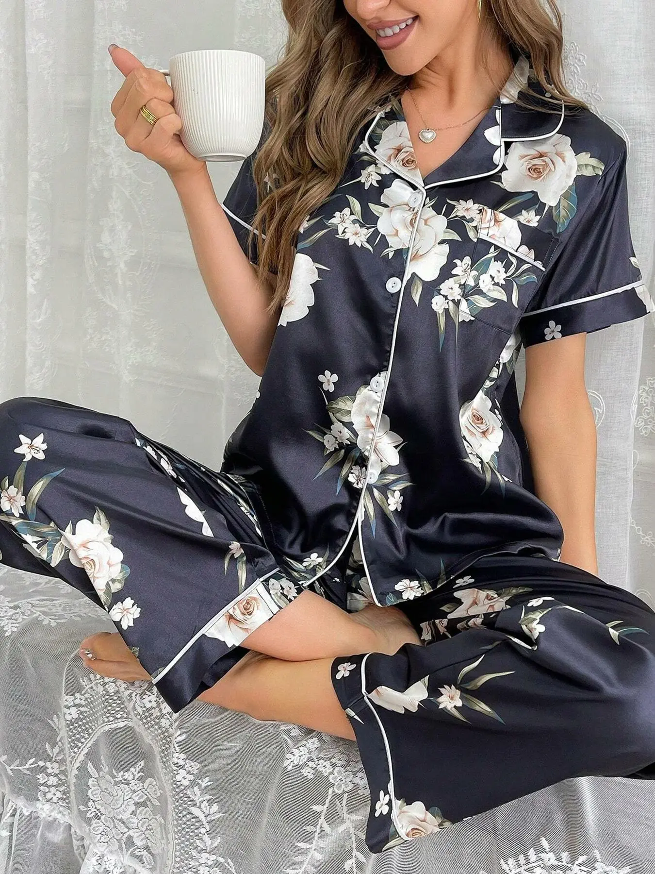 Women's Floral Print Contrast Binding Lapel Neck Pocket Shirt & Elastic Waist Pants Satin Pyjama Two-Piece Set, Elegant Comfy Short Sleeve Button Up Top & Trousers PJ Set, Ladies Sleepwear for All Seasons