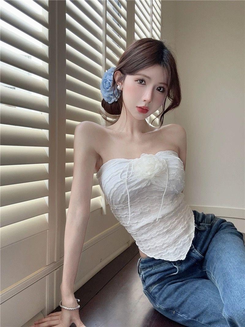 Product Introduction of Unique and unique three-dimensional flower hanging neck tank top, tight fitting irregular women's top 6