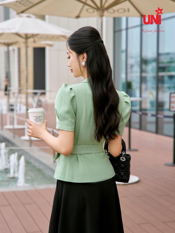 Áo Vest Nữ UNIVTH Ngắn Tay Kèm Đai Hoa Sang Trọng 5UVB1046KG 4