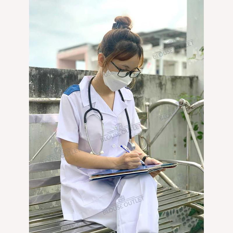  Áo blouse trắng dáng ngắn có CẦU VAI XANH cho dược Sỹ điều dưỡng y tá spa 