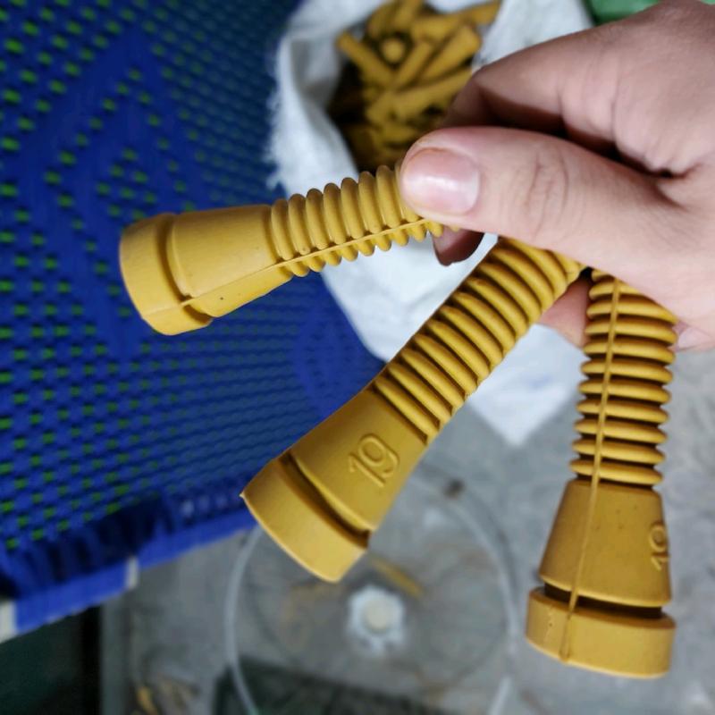 Combo 50 Núm cao su vặt lông gà, lông vịt số 19 màu vàng + đen, núm cao cấp, chất liệu cao su thiên nhiên mềm, dẻo, độ bền cao