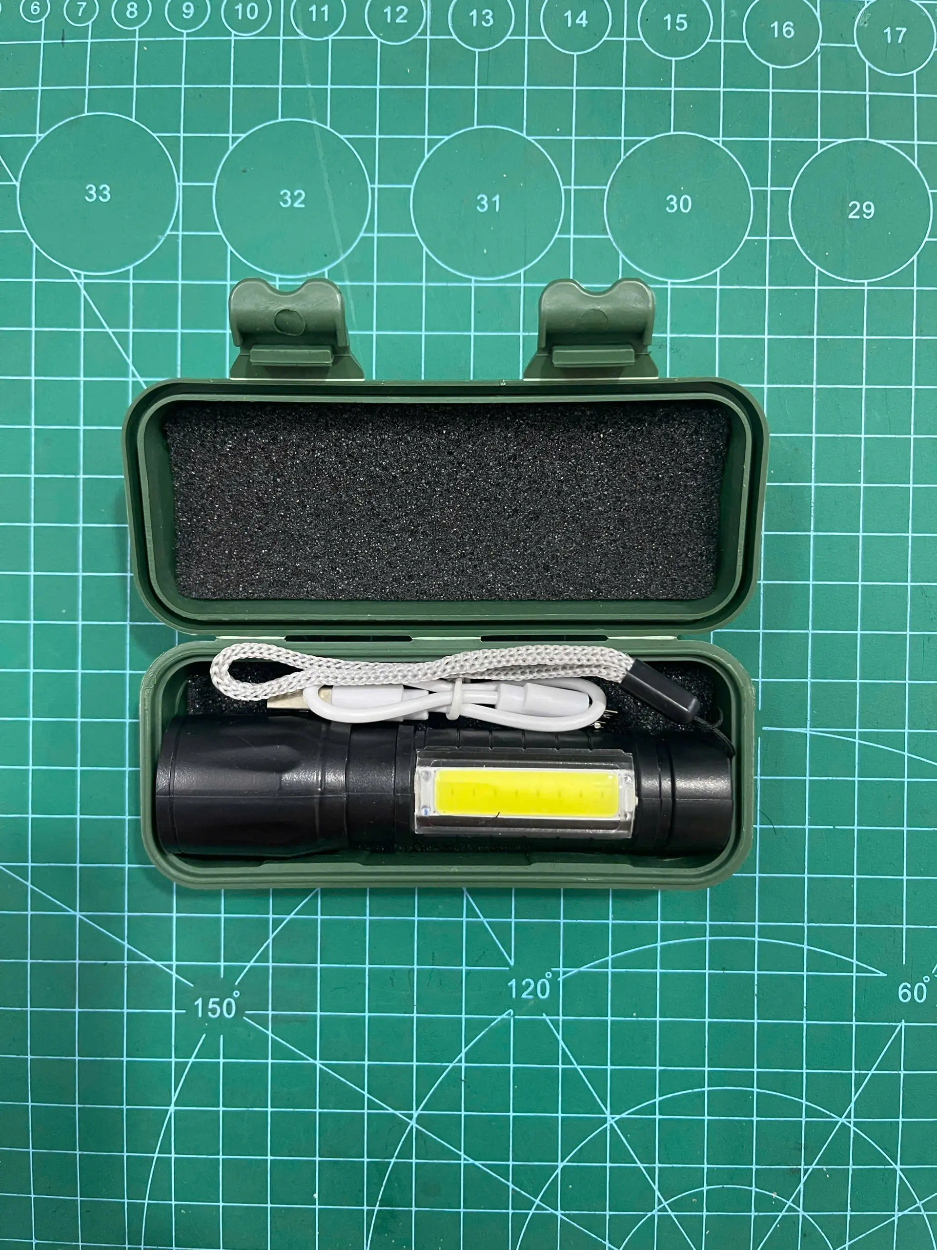 Đèn pin MINI dùng tìm kiếm vật dụng khi cúp điện ( QUÀ TẶNG MUA ĐÈN KITAWA KHÔNG BÁN)