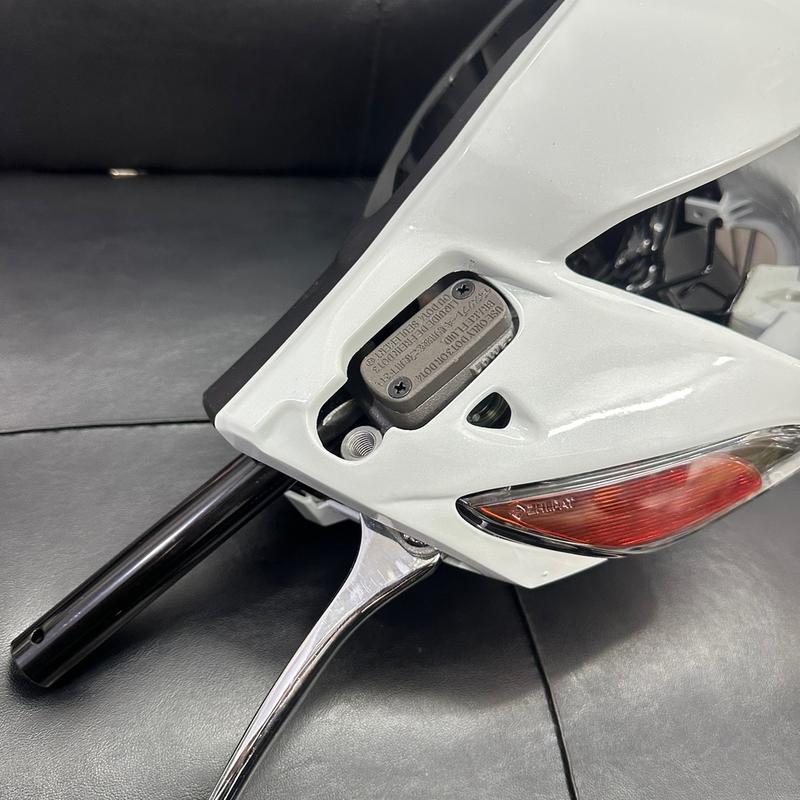 Phụ kiện thay thế, ốp đầu nhựa có khoét tay dầu S110 gắn xe wave 110 đời mới đời 2017-2024