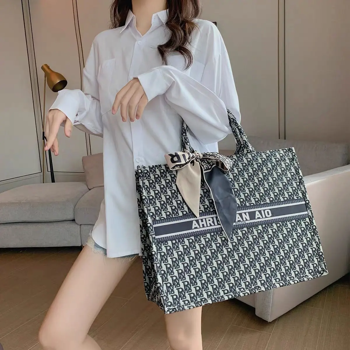 Túi Nữ, Phong Cách Người Nổi Tiếng, Cầm Tay, Sức Chứa Lớn, Thêu, Thích Hợp Cho Phong Cách Hàn Quốc, Hàng Mới Về Năm 2023, Thời Trang Thường Ngày